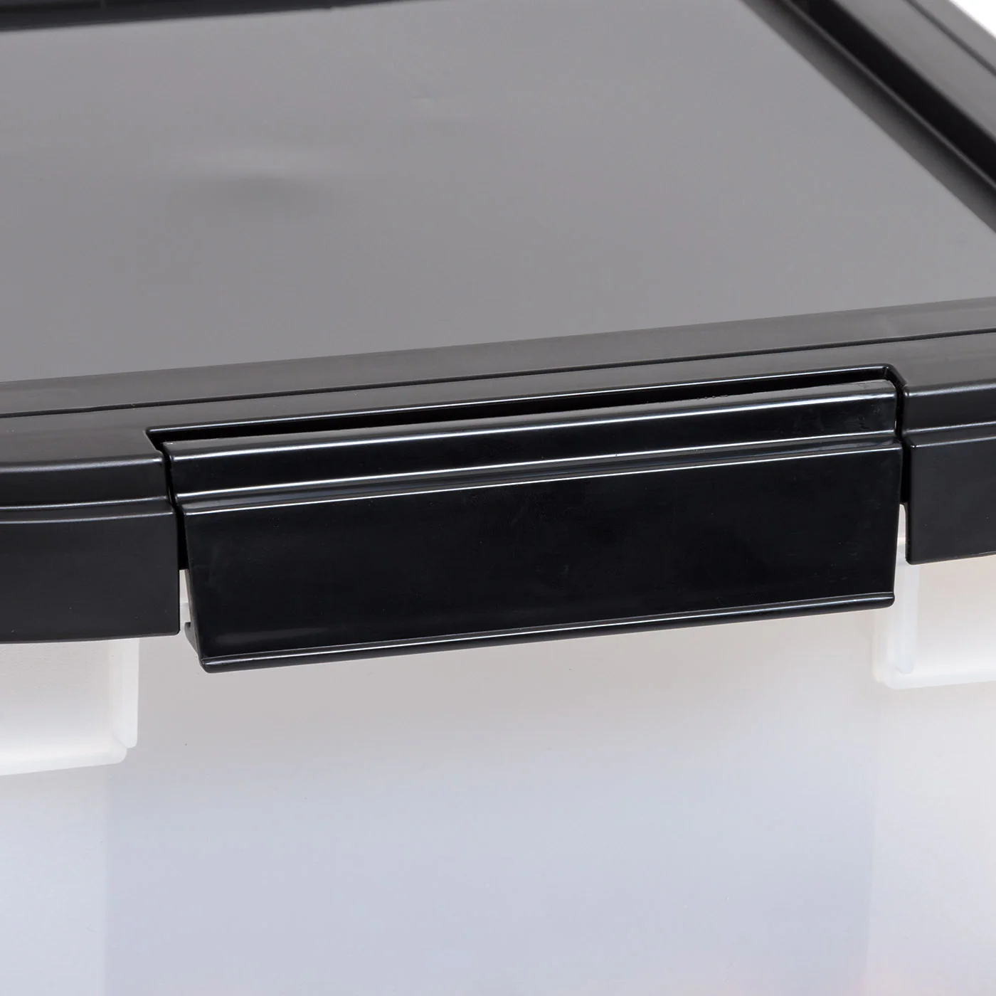 32.5 Quart WeatherPro® Airtight Pet Food Container, Black Lid - Image 4