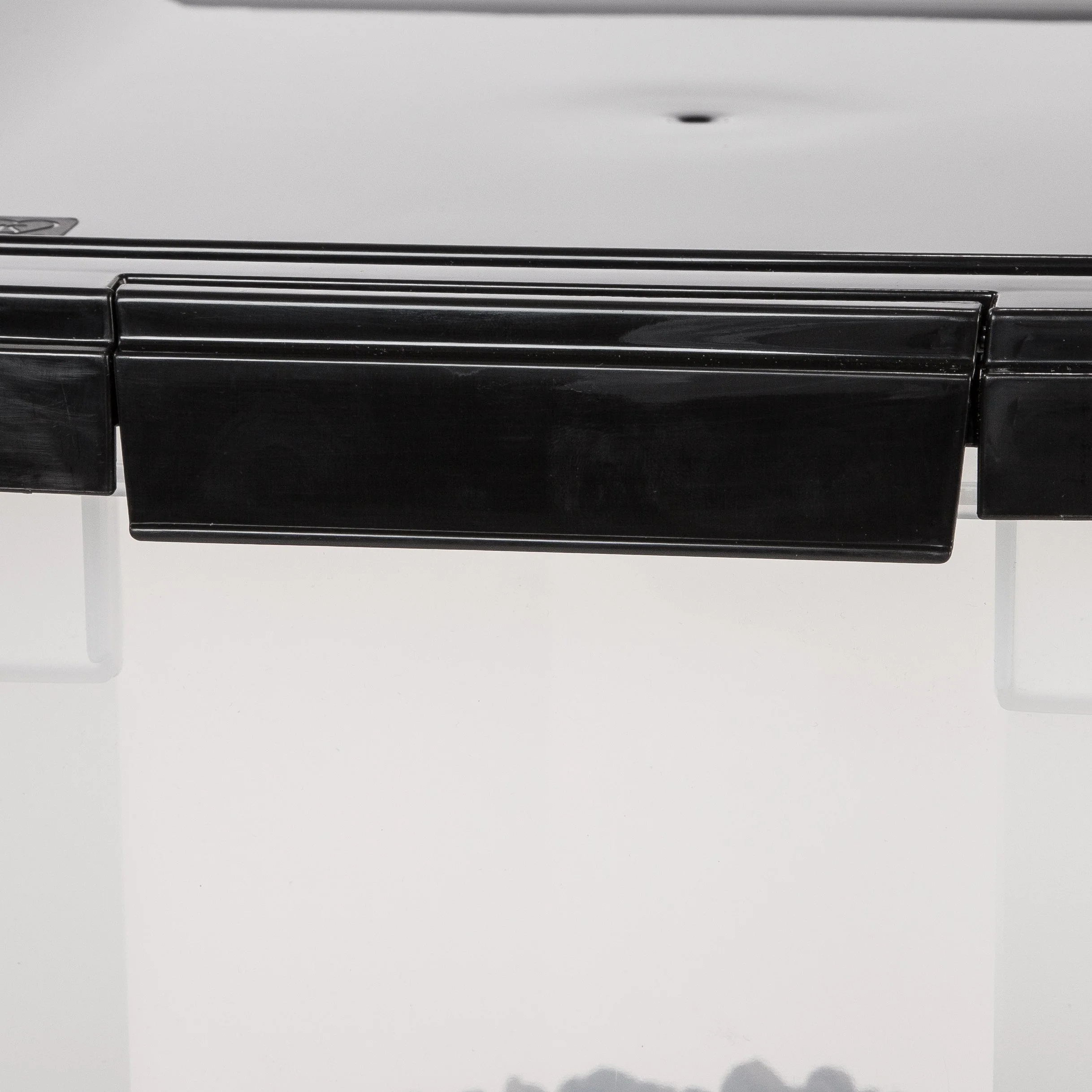 32.5 Quart WeatherPro® Airtight Pet Food Container, Black/Pearl - Image 3