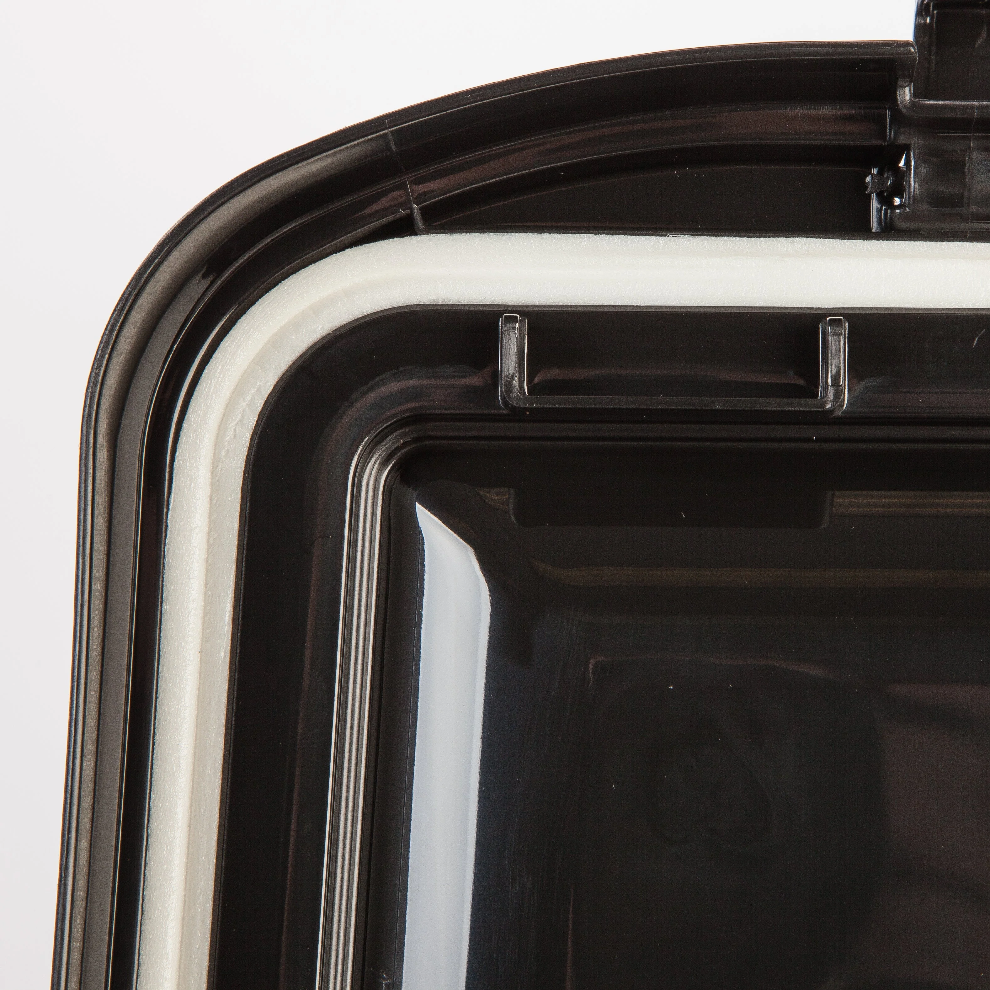 32.5 Quart WeatherPro® Airtight Pet Food Container, Black/Pearl - Image 4