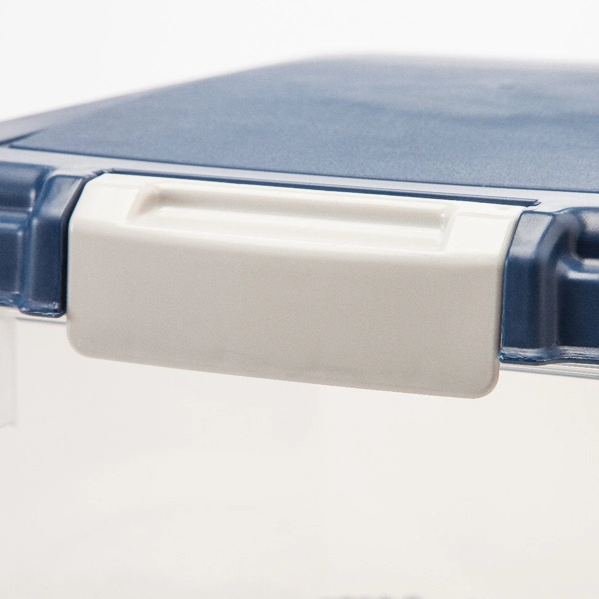 33 Quart WeatherPro® Airtight Pet Food Container - Image 9