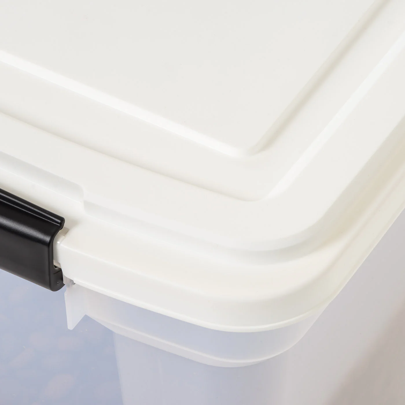 42lb (55 Qt.) WeatherPro® Airtight Pet Food Container with Scoop for Dog and Cat Food, Clear White - Image 5