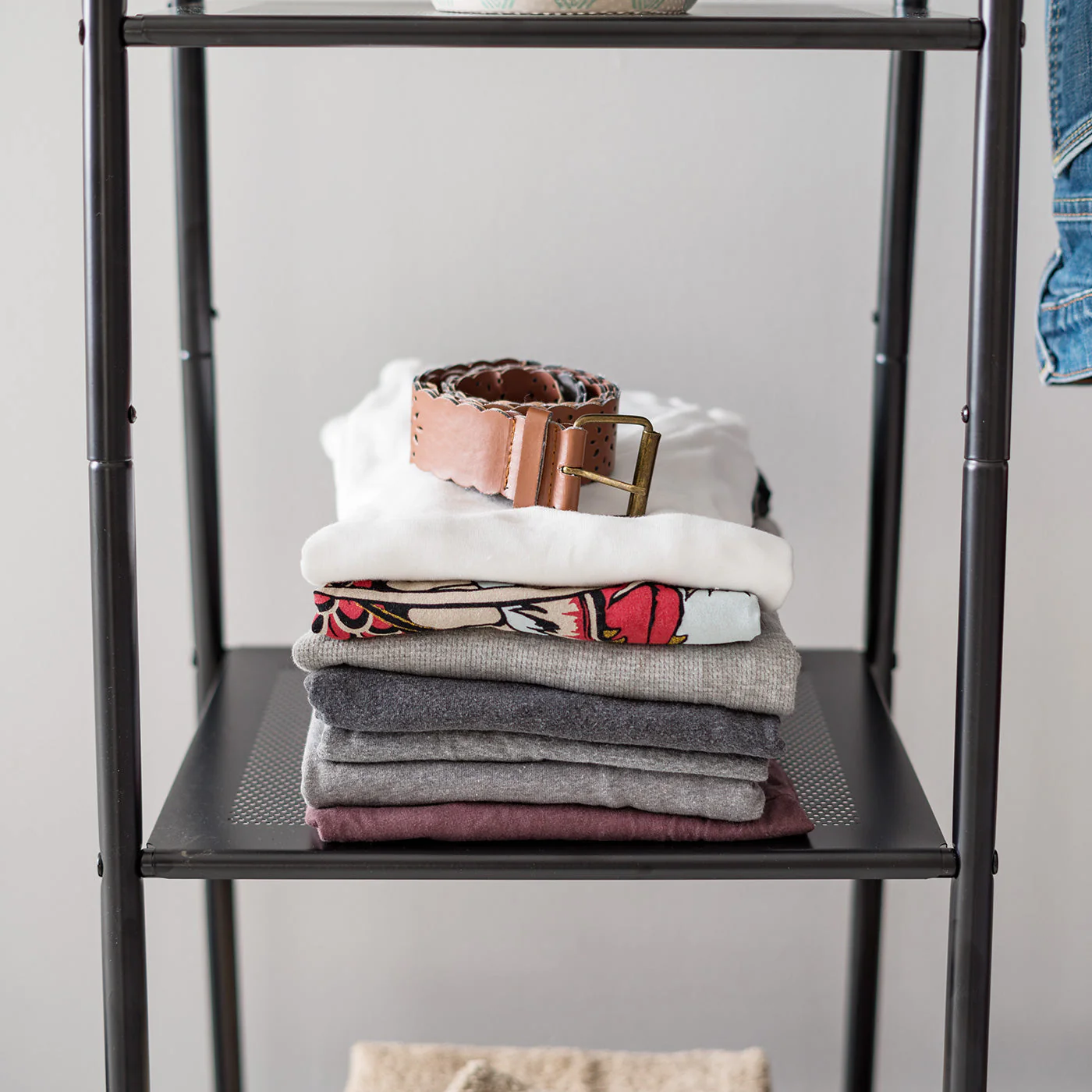 5 Shelf Garment and Accessories Rack for Hanging and Displaying Clothes - Black - Image 3