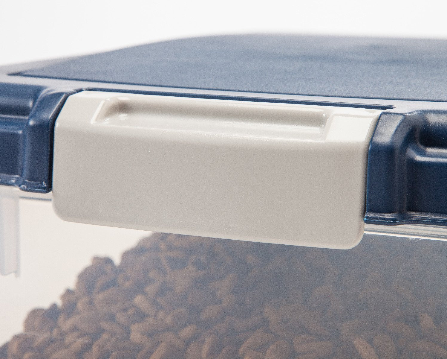 Airtight Pet Food Container WeatherPro® - 12QT - Image 10