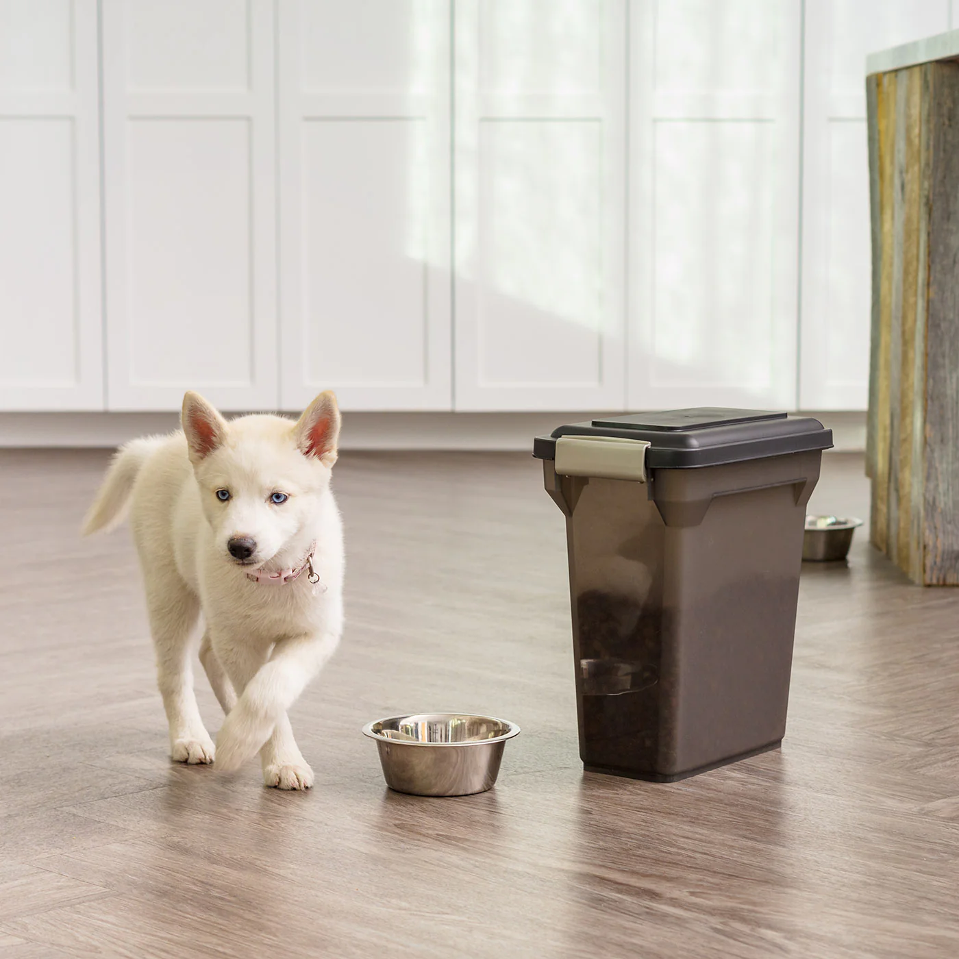 Airtight Pet Food Container WeatherPro® -  15 QT - Image 13