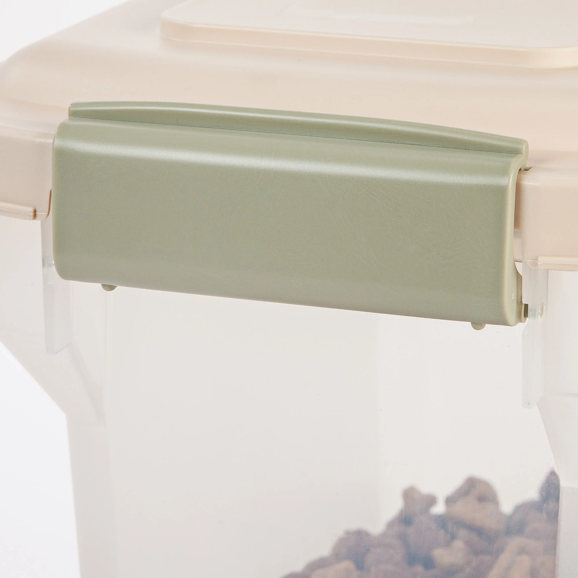 Airtight Pet Food Container WeatherPro® -  15 QT - Image 3