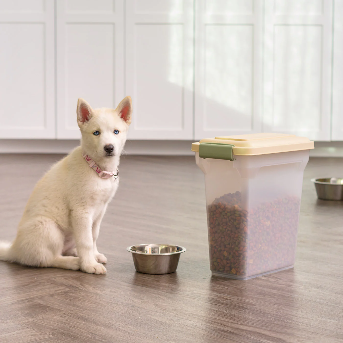 Airtight Pet Food Container WeatherPro® -  15 QT - Image 7