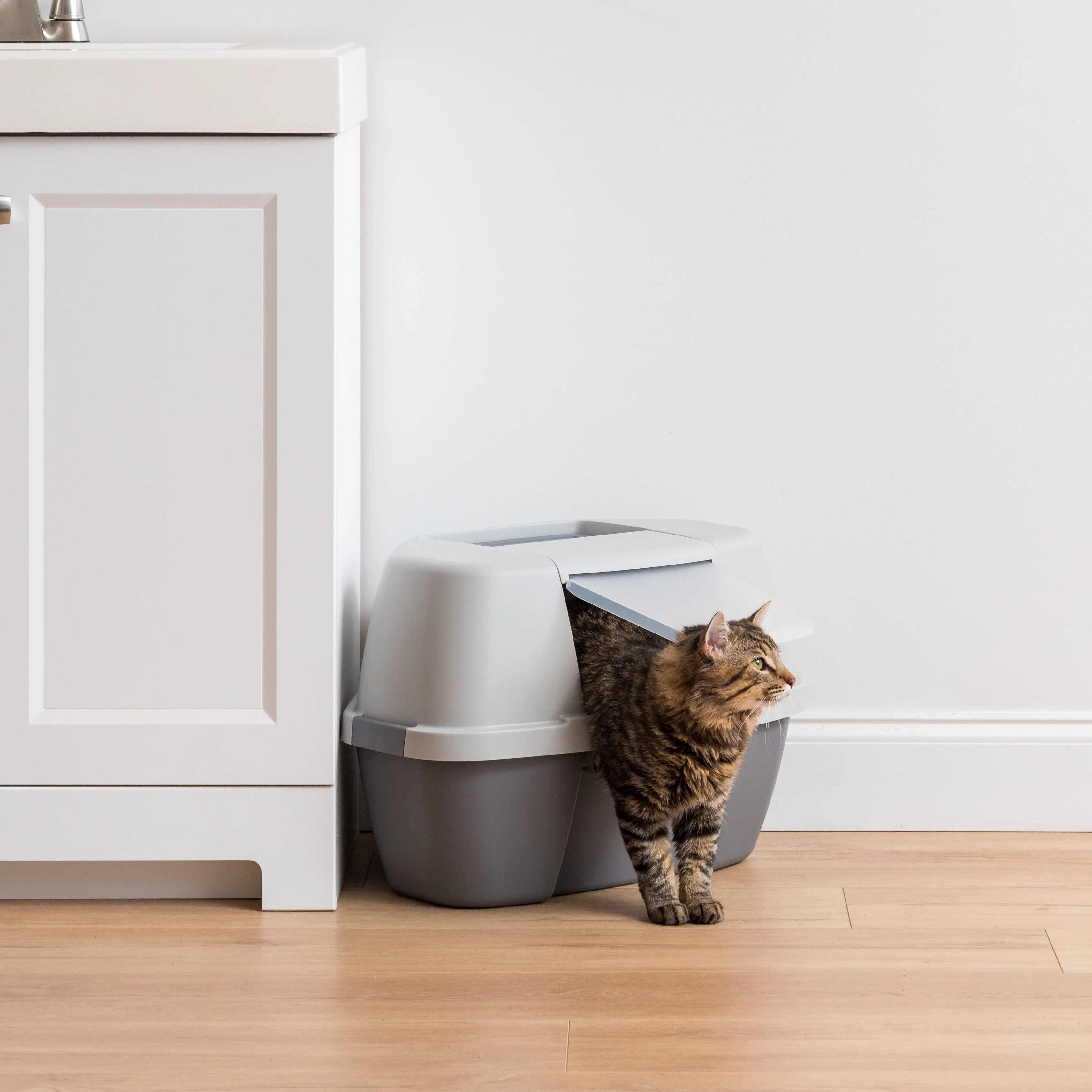 Large Hooded Corner Litter Box with Scoop, Gray - Image 7