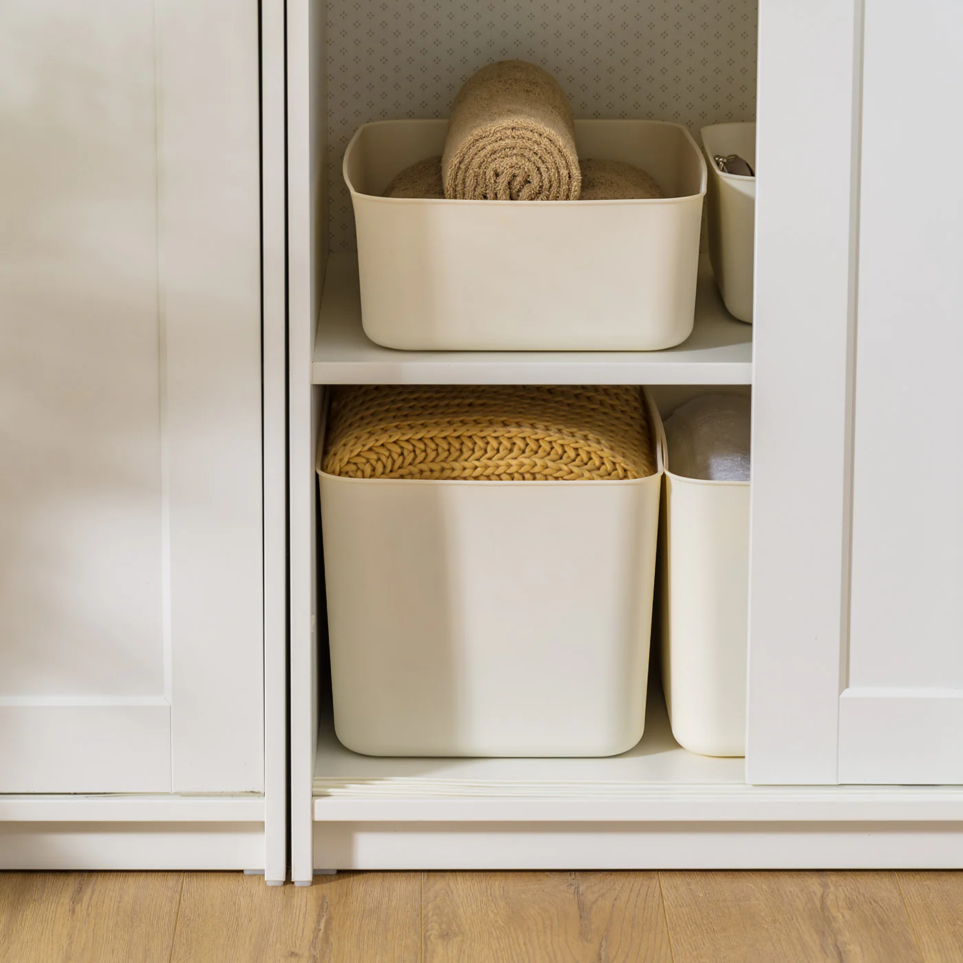 Large Plastic Storage Organizer Basket, Off-White - Image 7