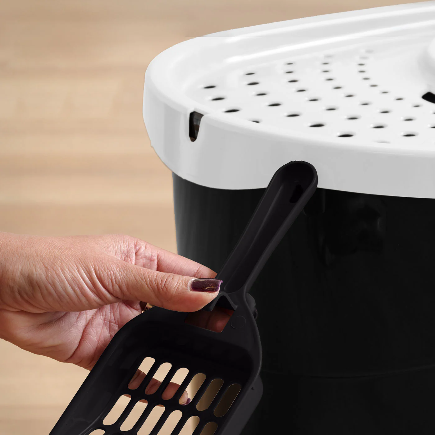 Large Top Entry Cat Litter Box with Litter Catching Lid & Scoop | Enclosed Design, Black/White - Image 3