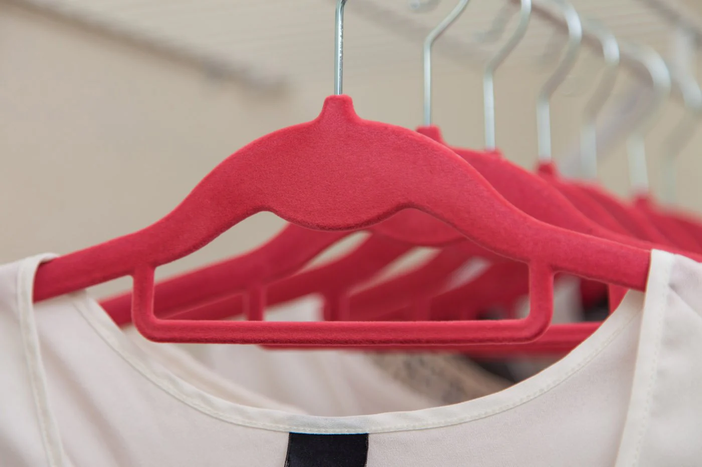 Non- Slip Hanger - Image 9