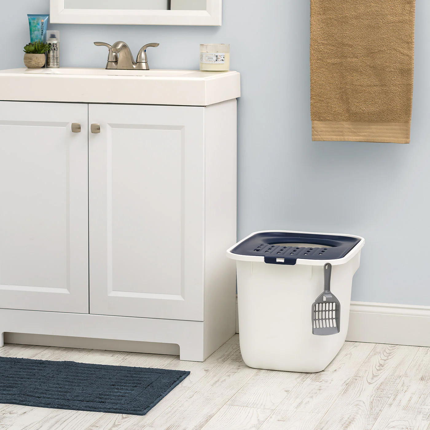 Top Entry Cat Litter Box with Litter Catching Grated Lid & Scoop, White/Navy Blue - Image 2