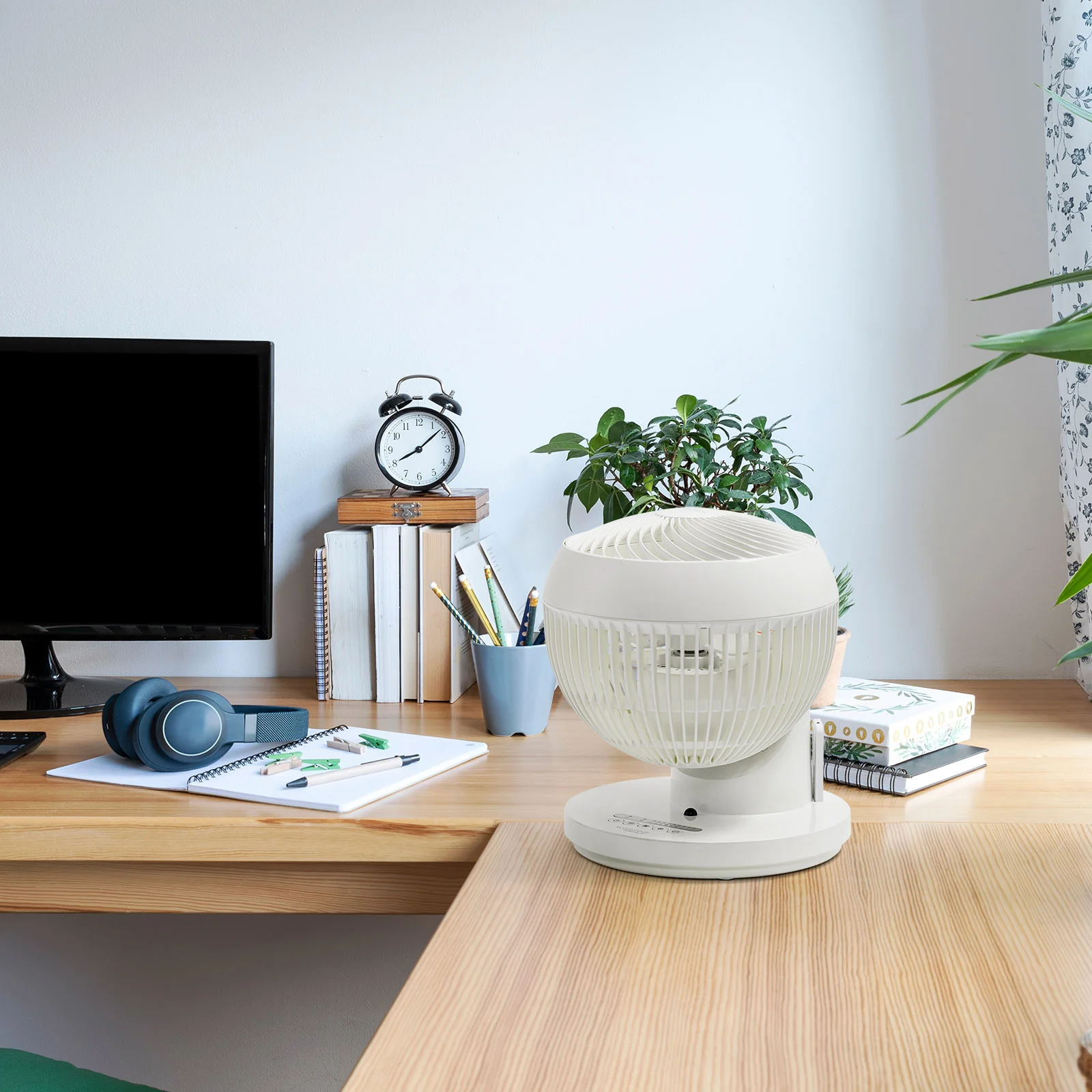 WOOZOO 360° Oscillating Fan with Remote, White - Image 4