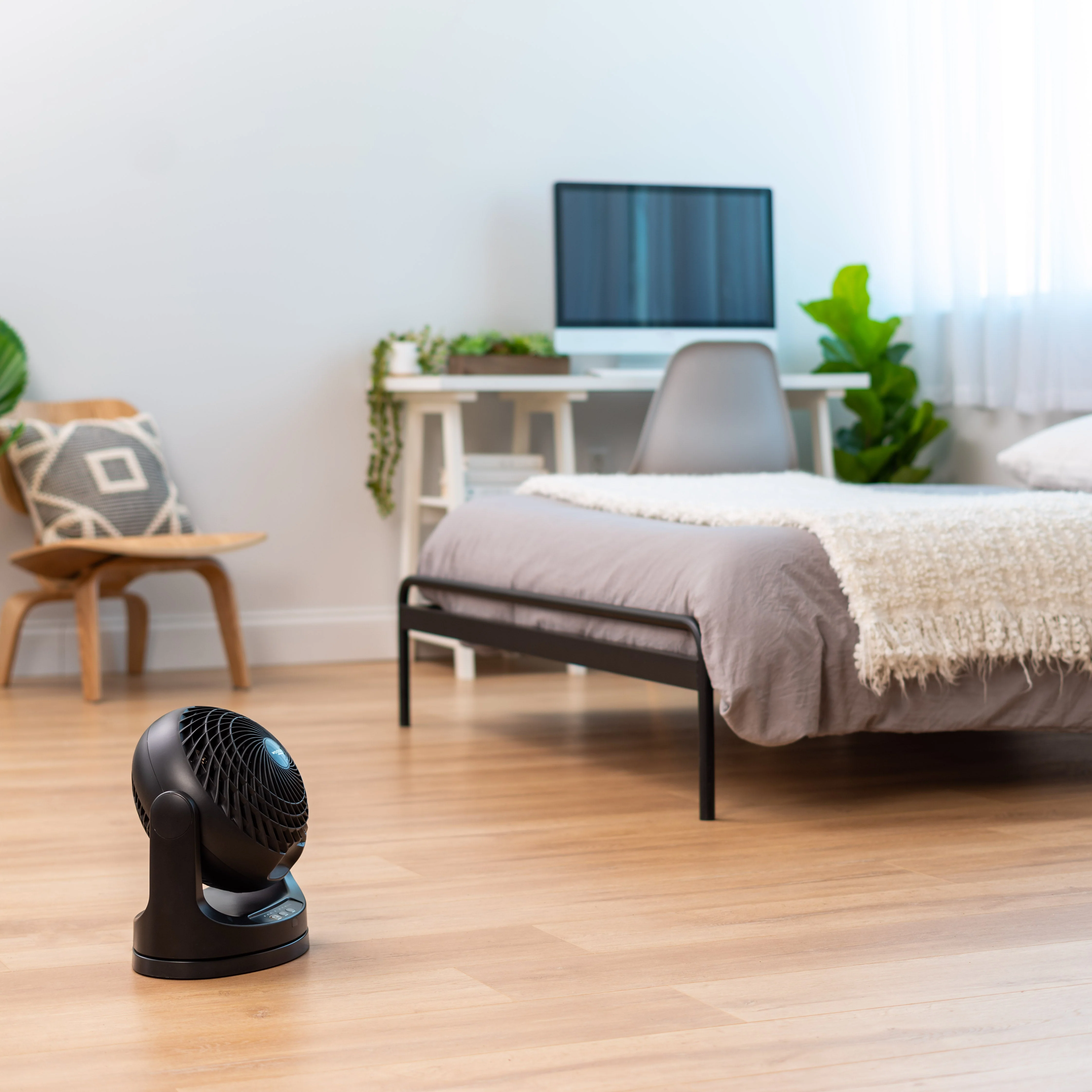 WOOZOO Oscillating Air Circulator Fan with Remote Control, Black - Image 2