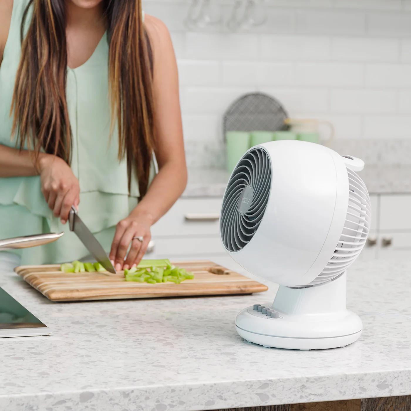 WOOZOO Oscillating Fan with Timer, 3 Speed Settings, White - Image 2